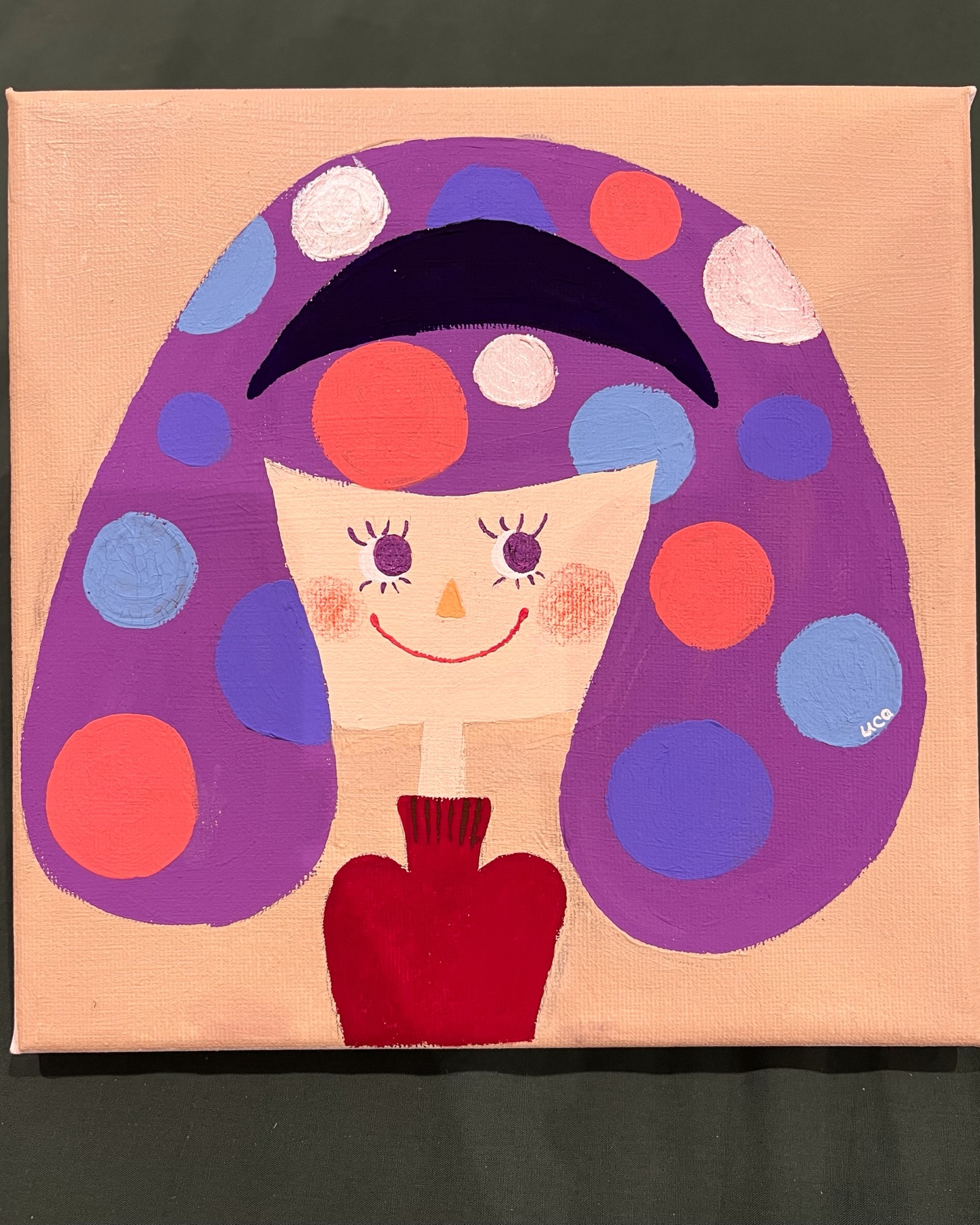 玉模様の髪の女の子。デンマークのコペンハーゲンを旅行していた時にインスパイアされて描いた作品。北欧のカラフルであたたかなニュアンスを取り入れて自分なりに表現したもの